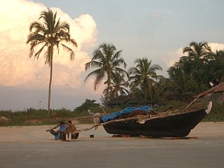 Boot am Strand von Goa