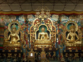 Die Buddhas im Golden Temple von Sera